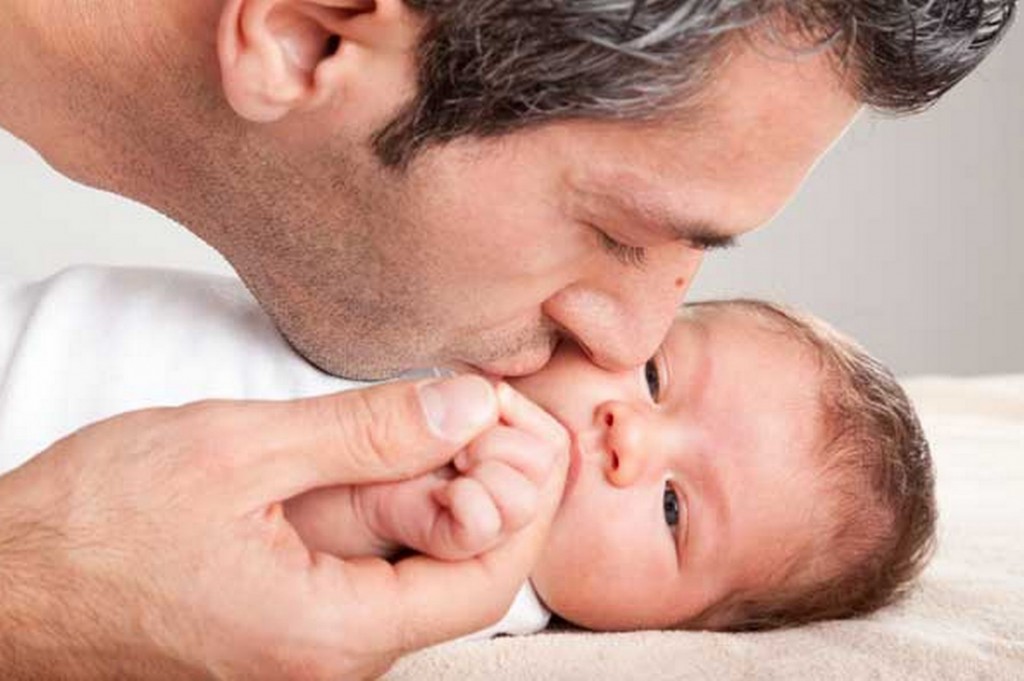 پدرها-هم-حس-مادری-را-تجربه-می_کنند-مجله-اینترنتی-نیلگون-1024x681.jpg