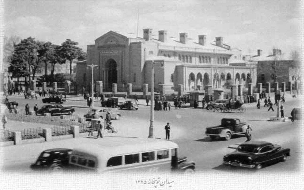 20 - میدان توپخانه ضلع شمالی پشت شهرداری فعلی 1330.jpg