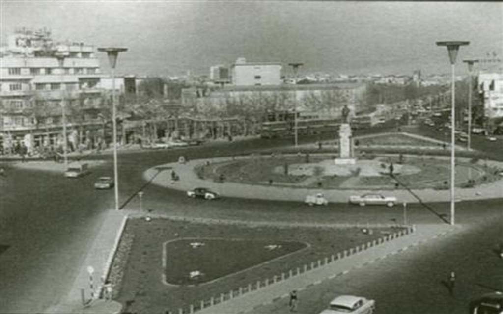 54 -میدان انقلاب.jpg
